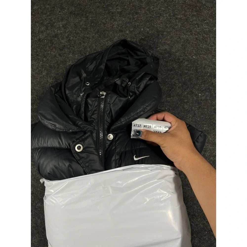Nike Puffer Vest Womens Medium Black Down Fill Quilted Athletic Hoodie Gorpcore